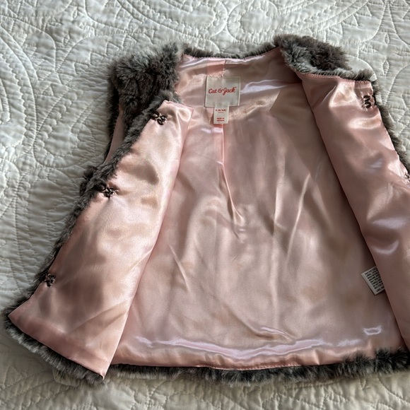 Girls Faux Rabbit Vest - Picture 2 of 2